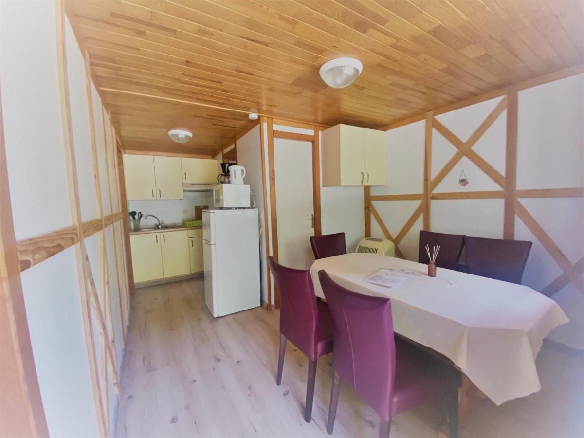 Camping Familial Les Chalets D'Uza Екстер'єр фото