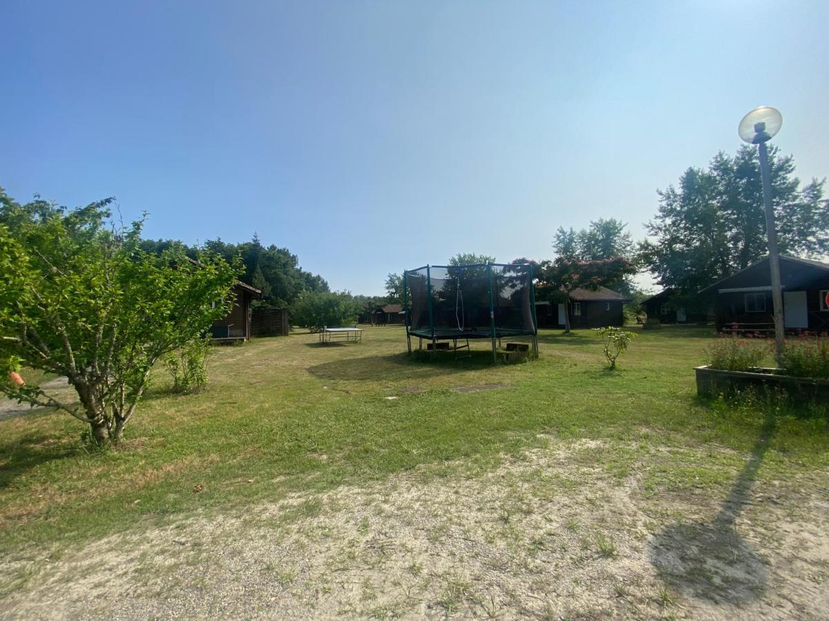 Camping Familial Les Chalets D'Uza Екстер'єр фото