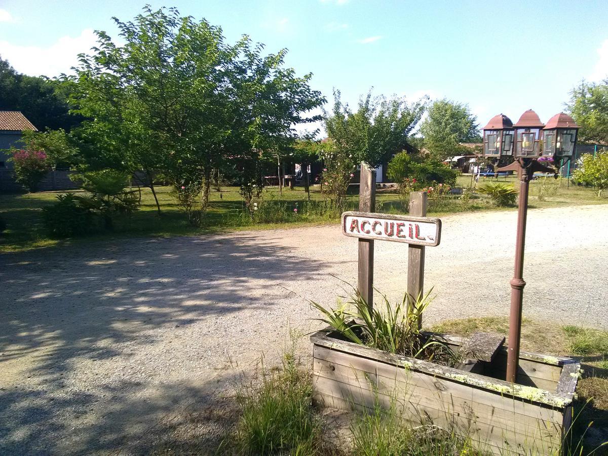 Camping Familial Les Chalets D'Uza Екстер'єр фото
